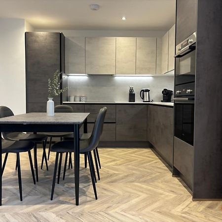 Manchester Apt, Free Parking, Business, Couples & Families 外观 照片