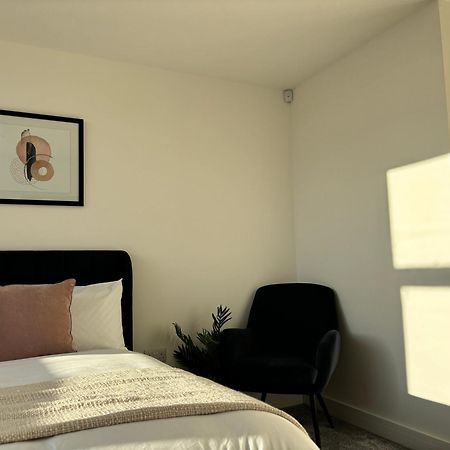 Manchester Apt, Free Parking, Business, Couples & Families 外观 照片