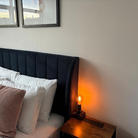 Manchester Apt, Free Parking, Business, Couples & Families 外观 照片