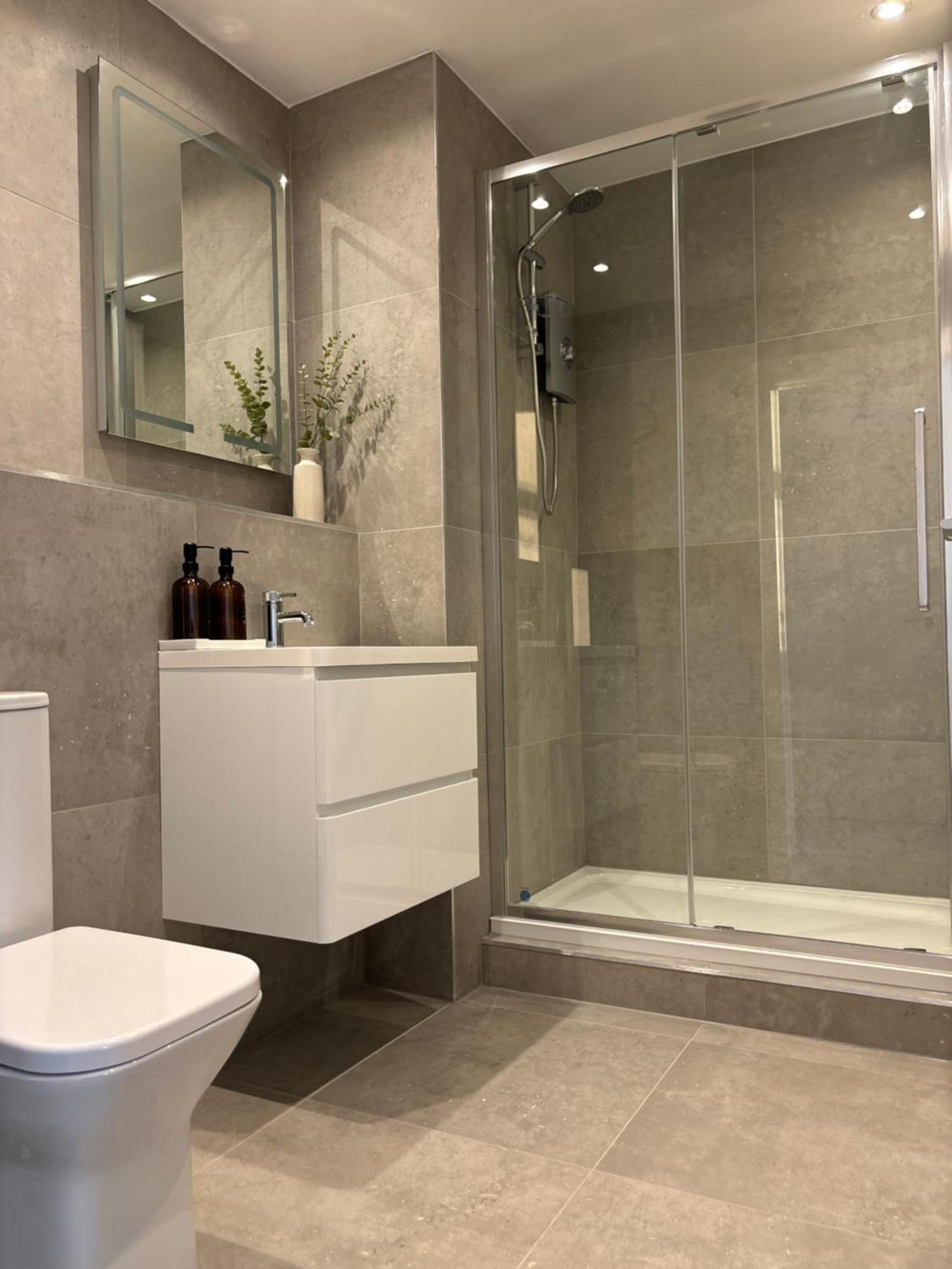 Manchester Apt, Free Parking, Business, Couples & Families 外观 照片