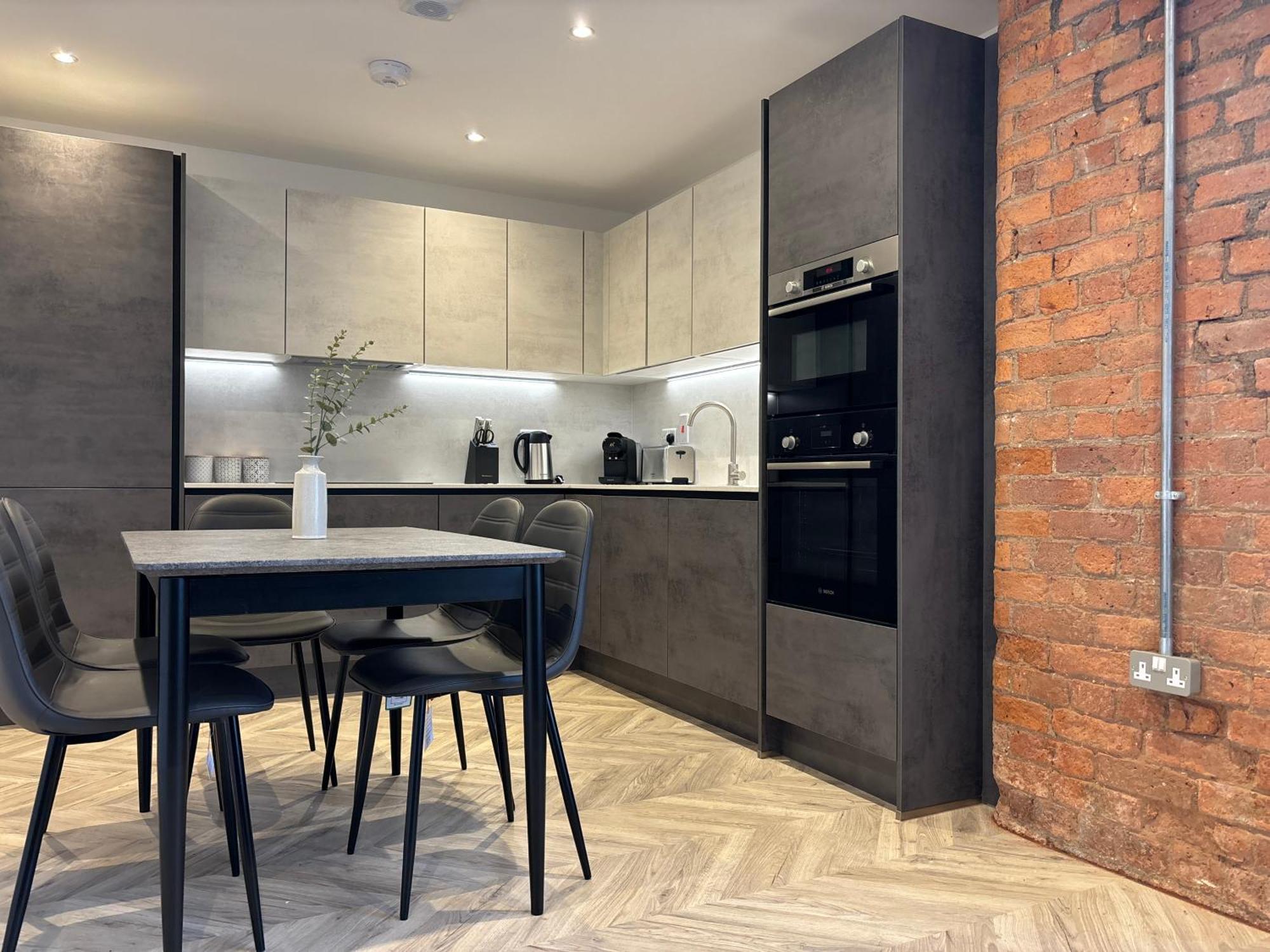 Manchester Apt, Free Parking, Business, Couples & Families 外观 照片