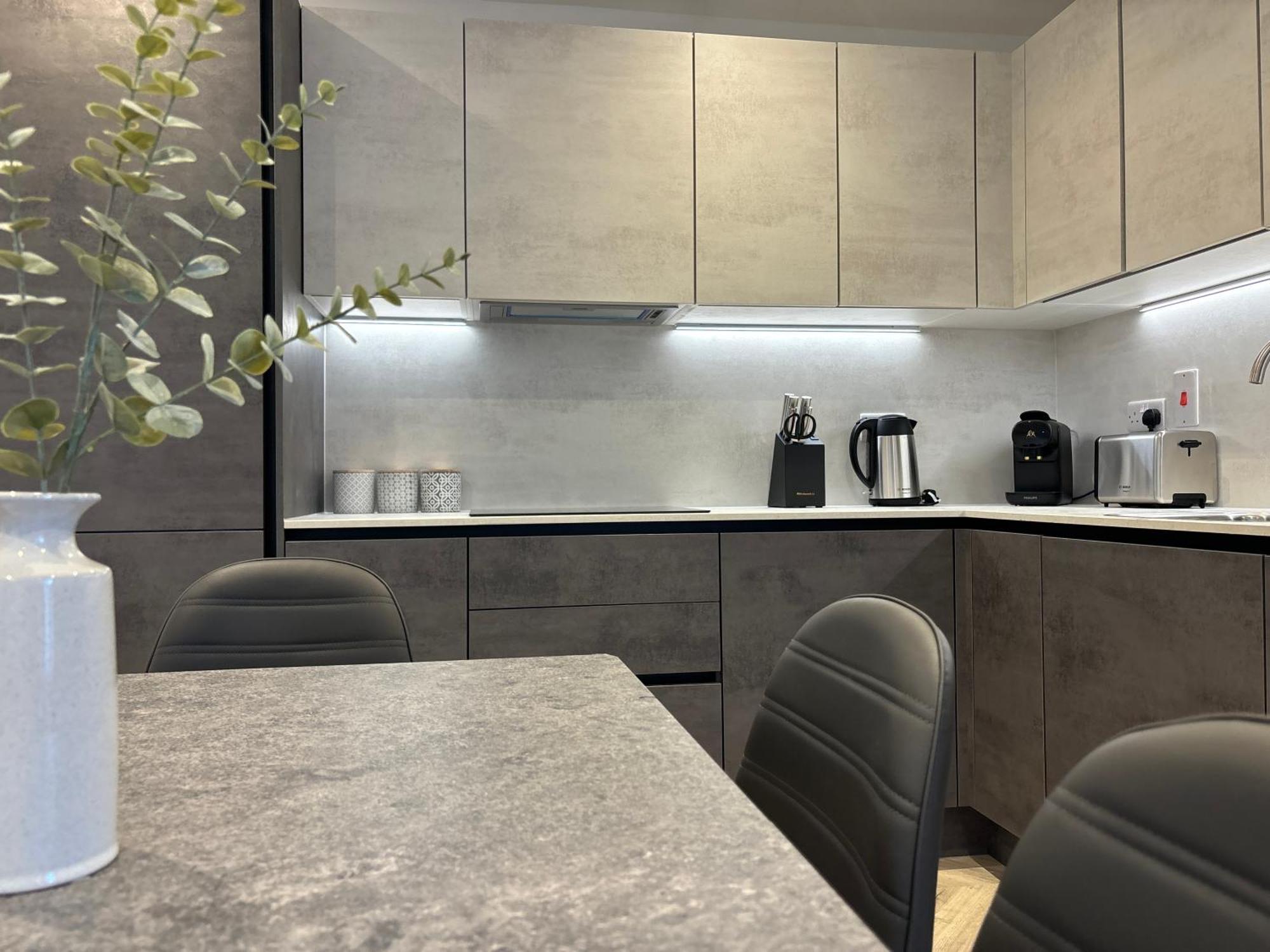 Manchester Apt, Free Parking, Business, Couples & Families 外观 照片
