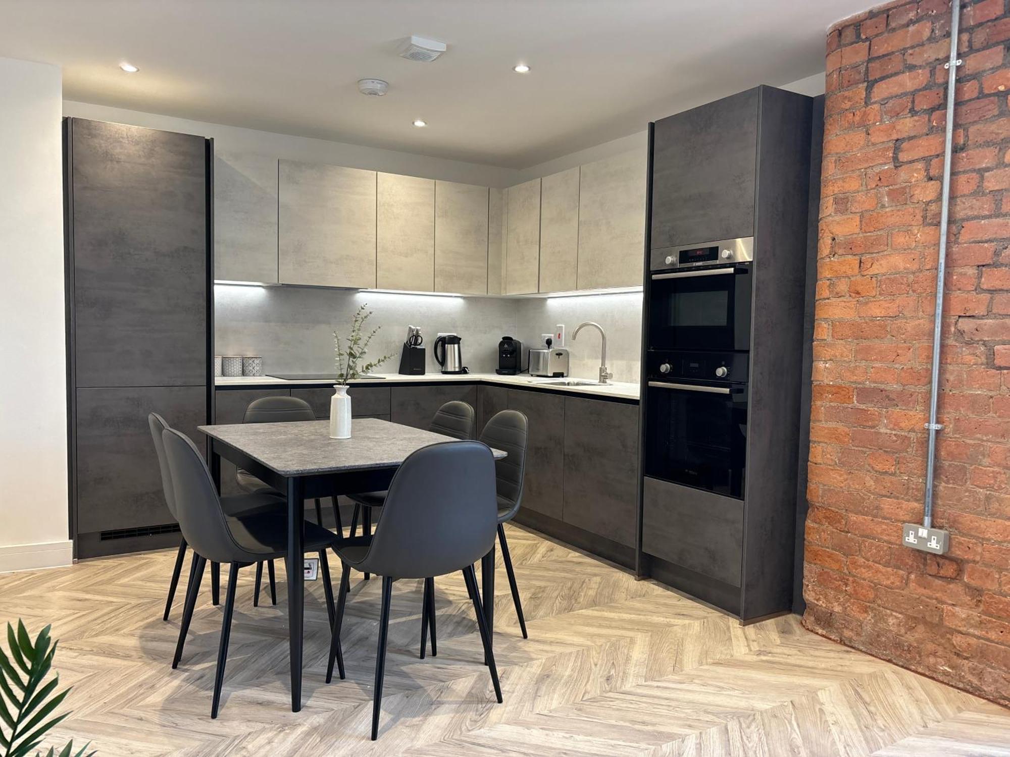 Manchester Apt, Free Parking, Business, Couples & Families 外观 照片