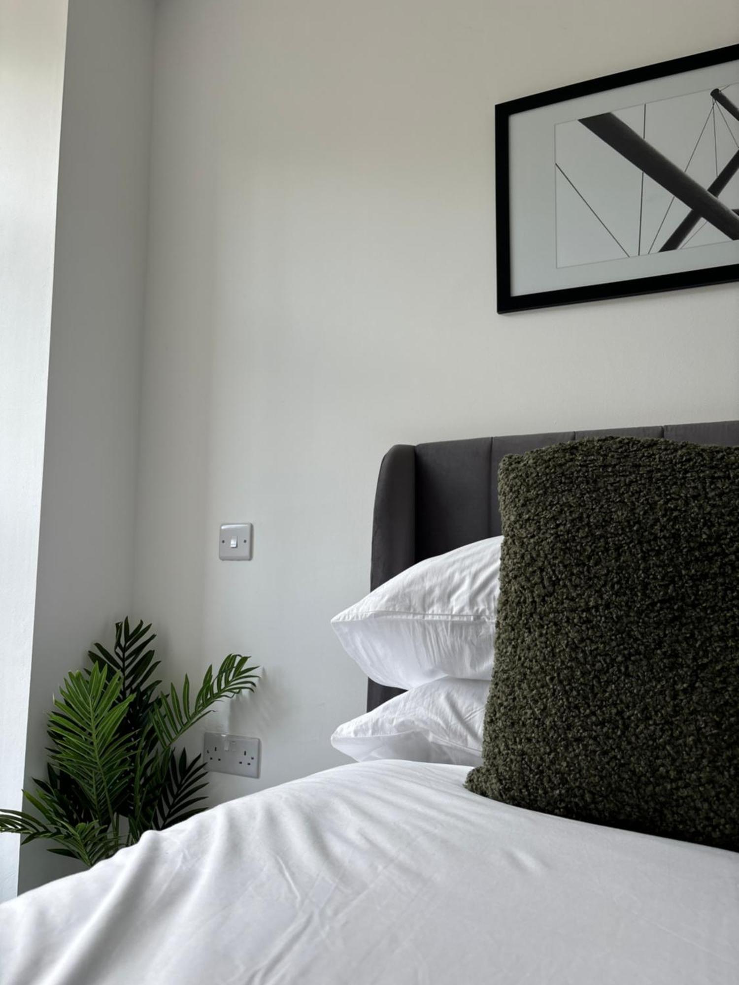 Manchester Apt, Free Parking, Business, Couples & Families 外观 照片