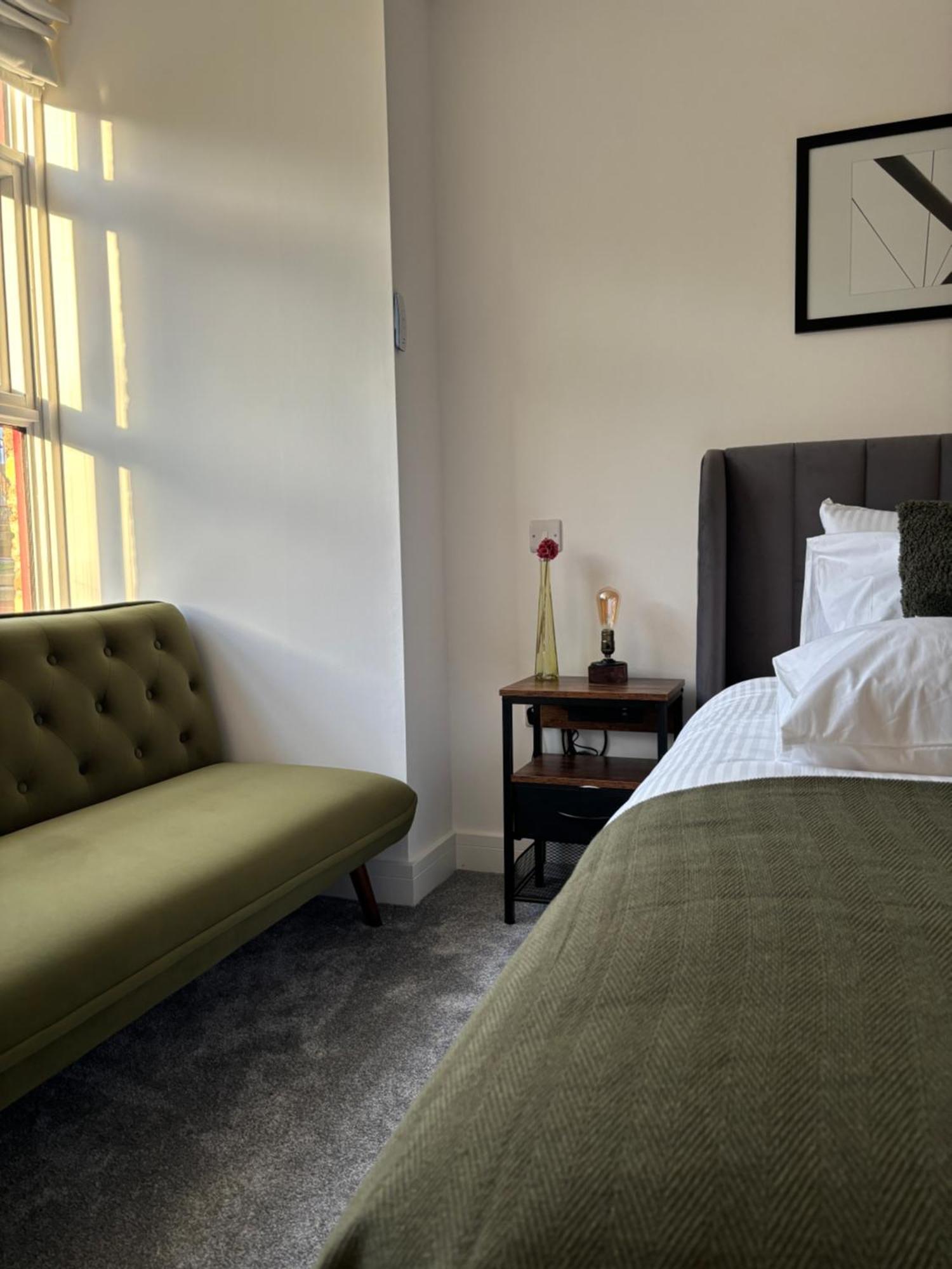 Manchester Apt, Free Parking, Business, Couples & Families 外观 照片